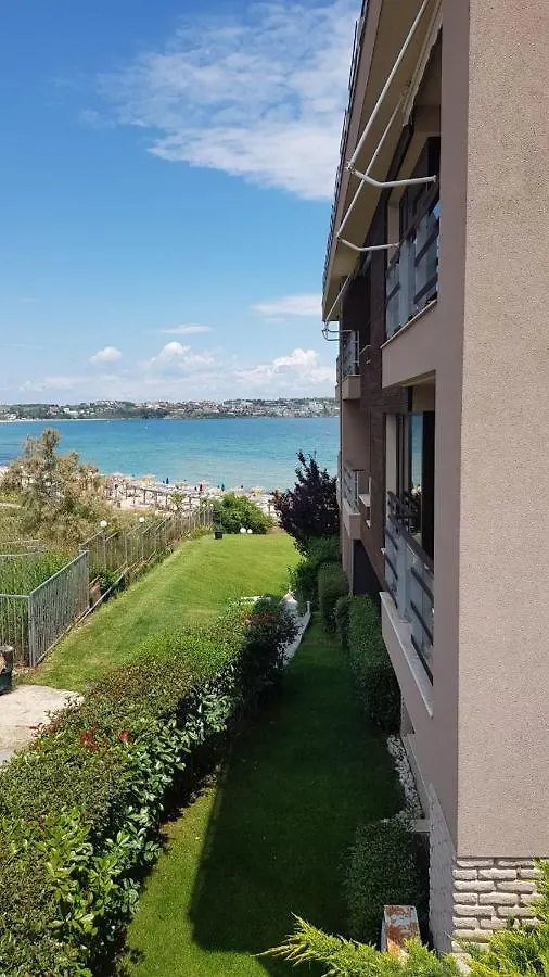 سوزوبول Sand Lilies Beach Apartments